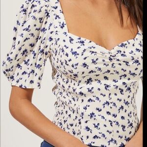 ASTR The Label Blue & White Floral Smocked Puff Sleeve Top